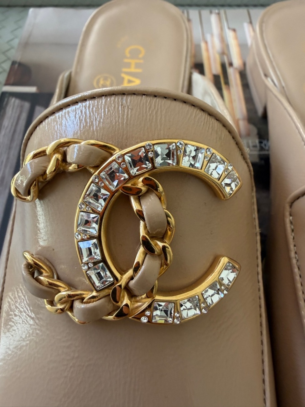 CHANEL GOLD CC LOGO WITH CRYSTALS CHAIN GOLD BEIGE NUDE PATENT LEATHER MULE 36.5 - Picture 9 of 17